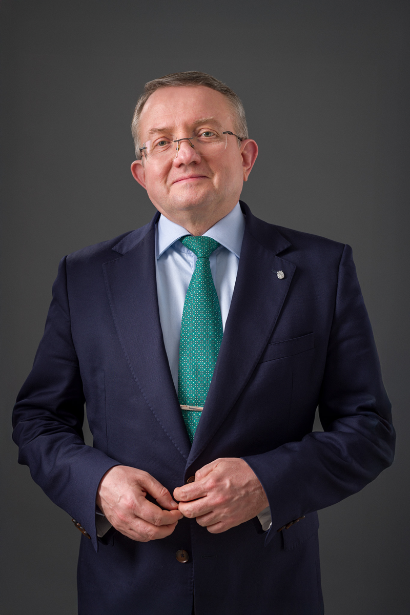 biznesmen w garniturze