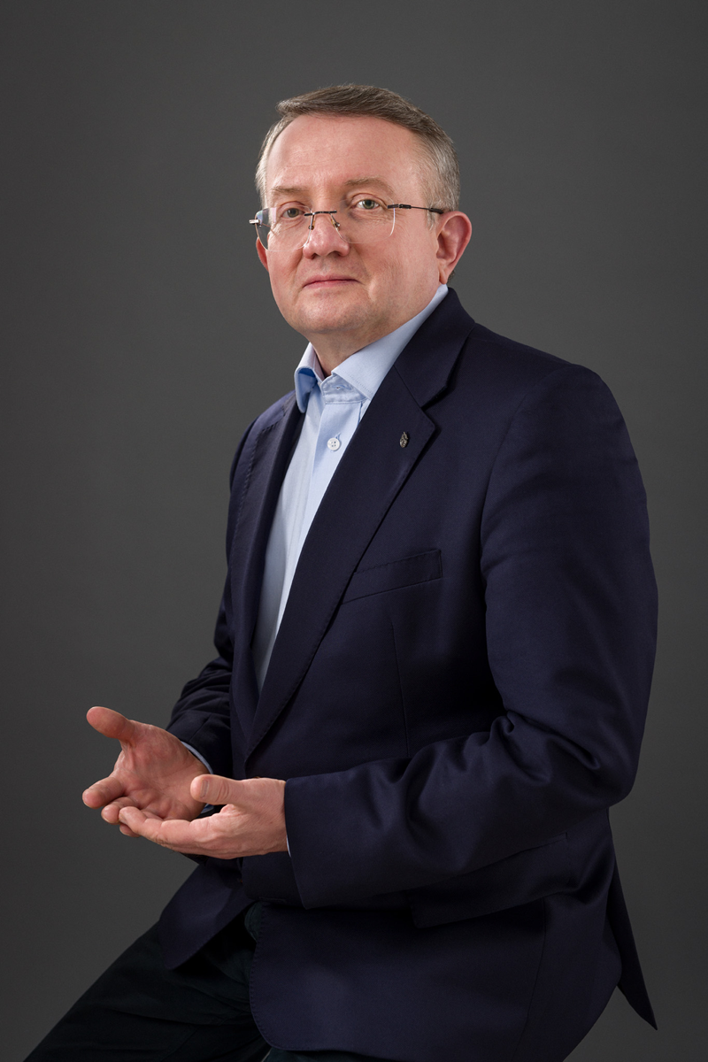 biznesmen w garniturze