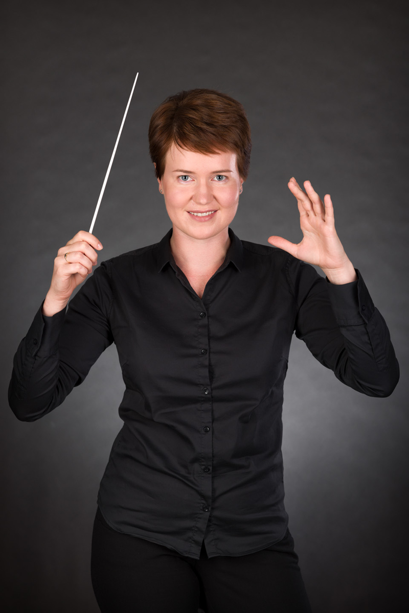 dyrygentka z batutą
