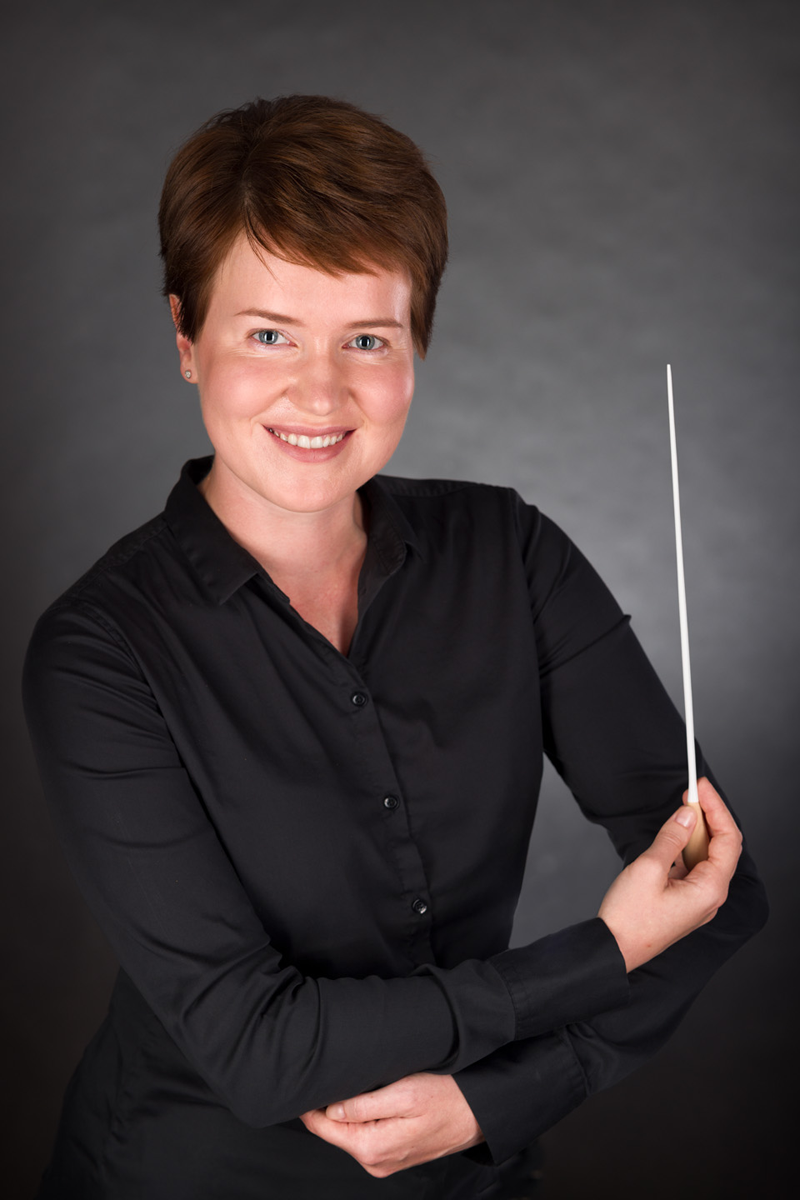 dyrygentka z batutą