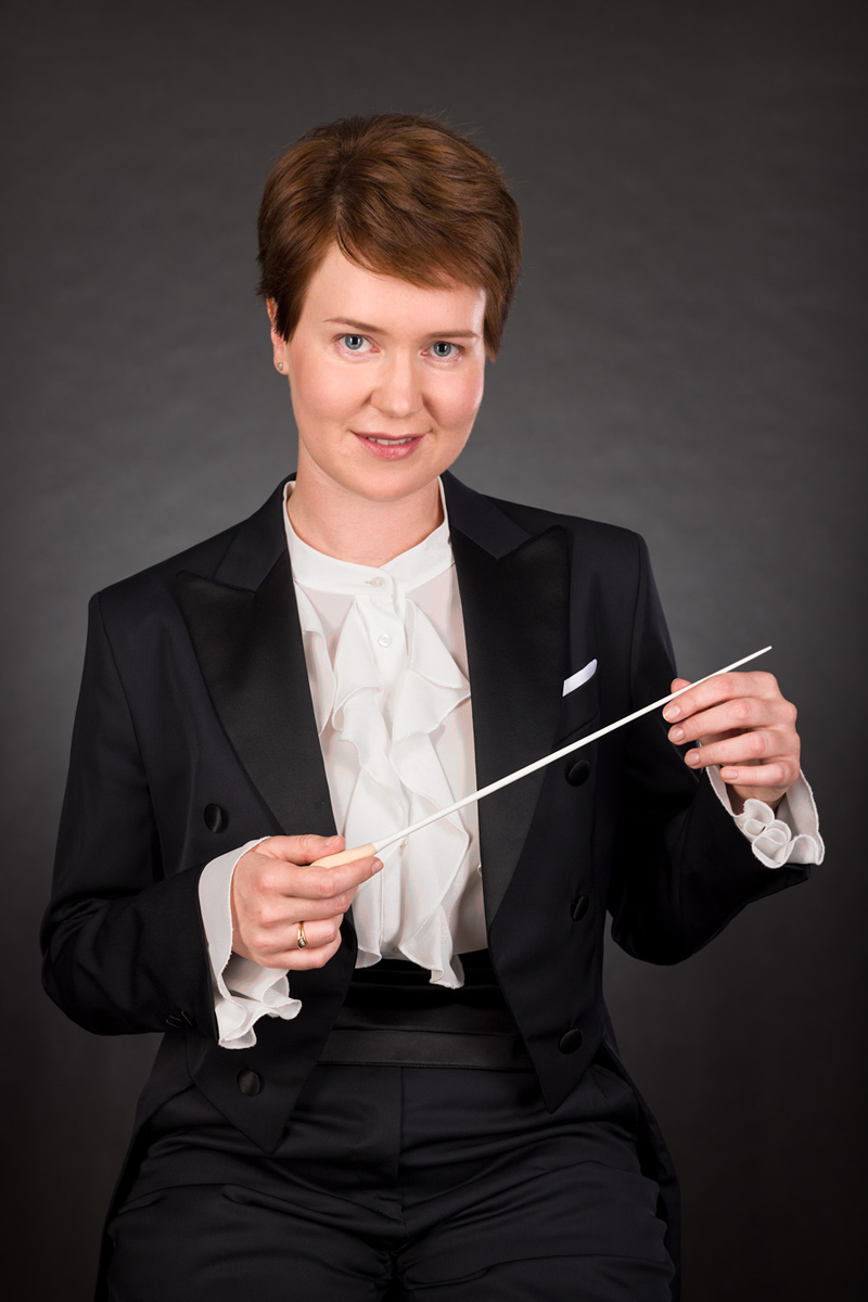 dyrygentka z batutą