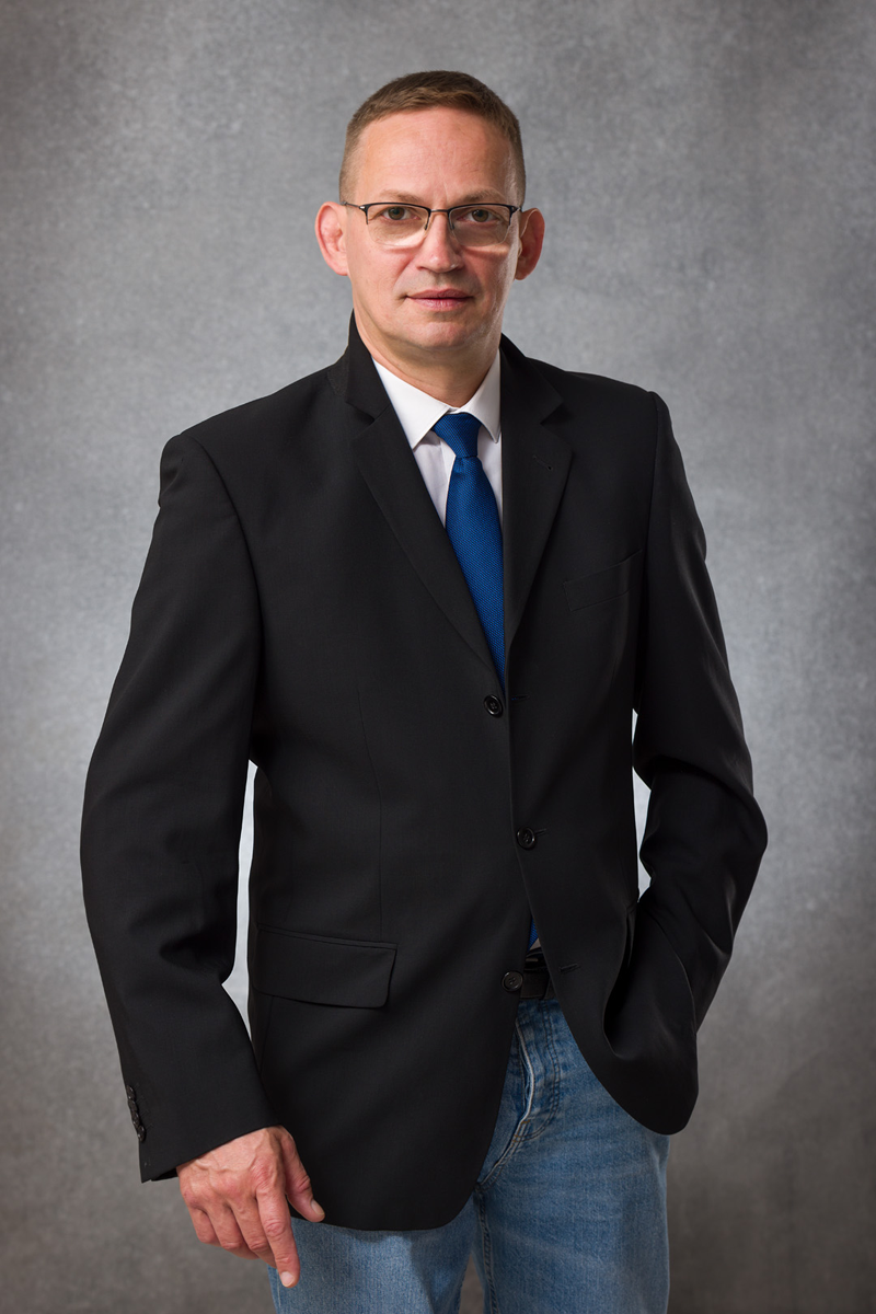 biznesmen w garniturze