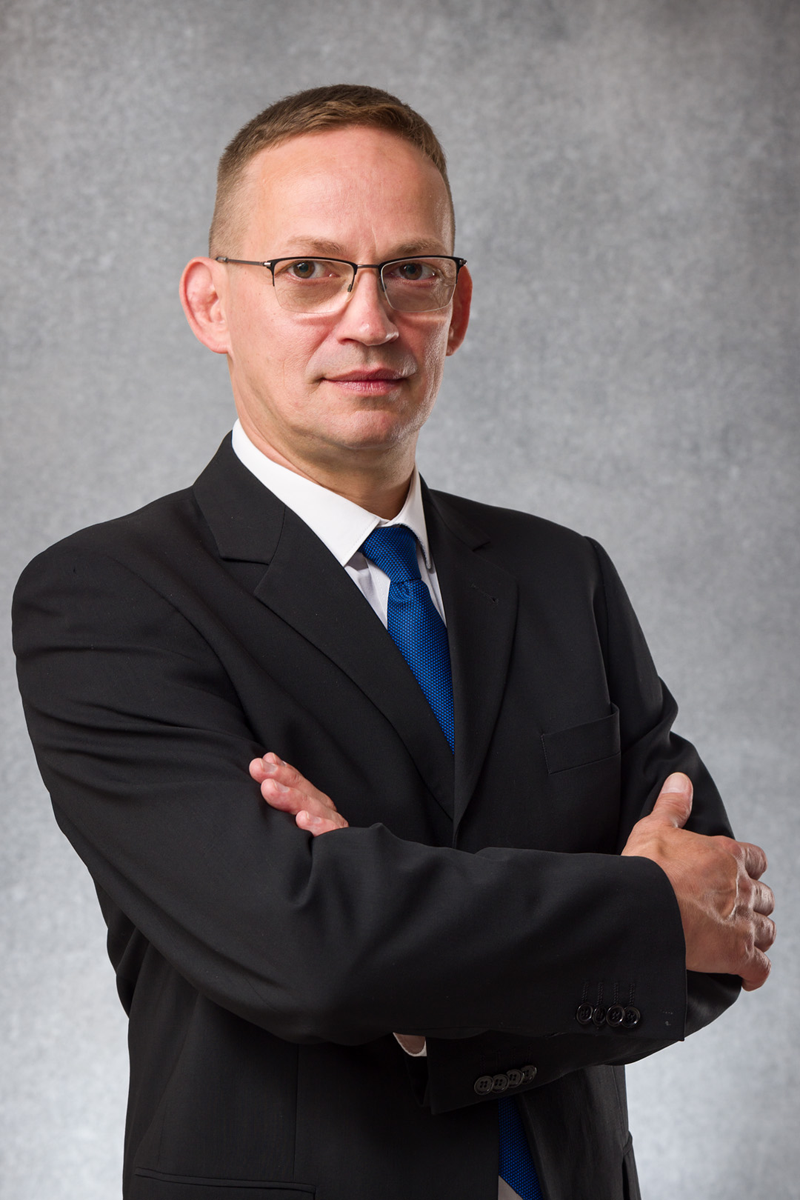 biznesmen w garniturze