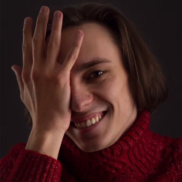 uśmiechnięty mężczyzna