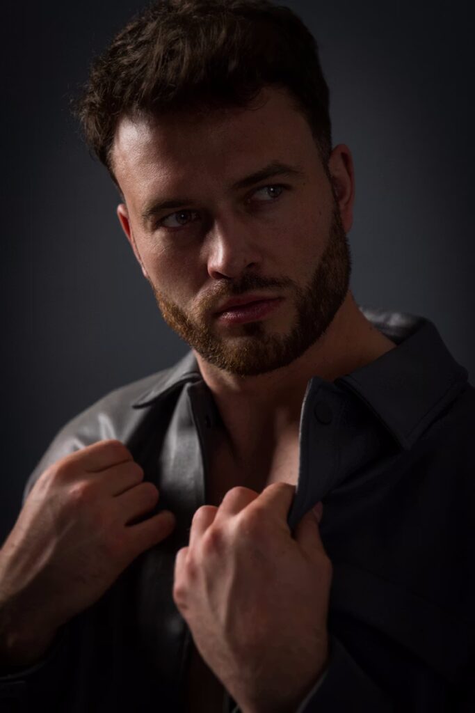 mężczyzna na zdjęciu do portfolio